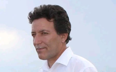 İlıq təbəssümlərin acı aldanış kimi - Nadir Məmmədlinin şeirləri