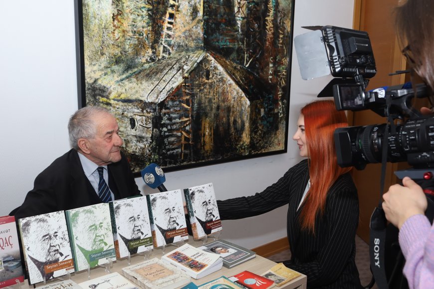 Tanınmış yazıçı və şair Seyran Səxavətlə görüş keçirilib