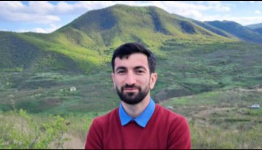 Şəkillər daşlardan baxırlar göyə - Şeirlər