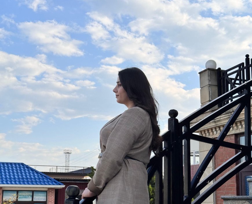 "Bir misrayam, sadəcə..."