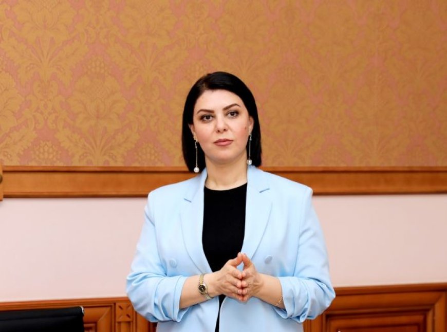 Yazıçı sözün köləsi deyil, tanrısıdır…