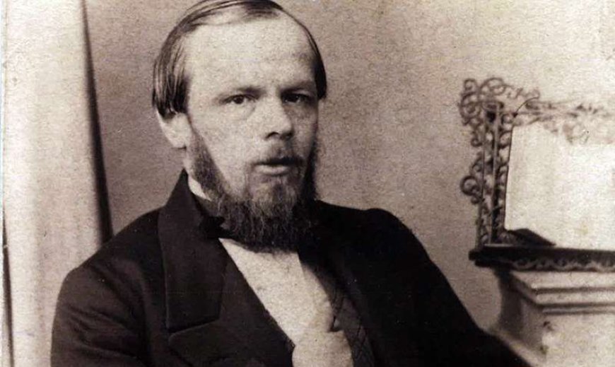 Dostoyevskinin müsahibəsi: Müharibə kütləyə özünəhörmət aşılayır