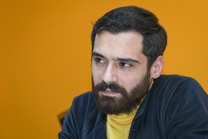 Biri ürəyimi yeyir, biri ümidlərimi - Eminqueyin şeirləri