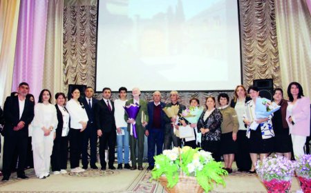 Qaxda yerli yazarlarla görüş