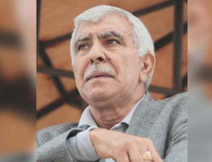 Dünyayla üz-üzə bir oğlan yaşar - Zakir Fəxrinin şeirləri