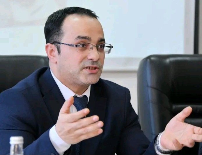 Şəklinə səndən yaxınam - Emin Pirinin şeirləri