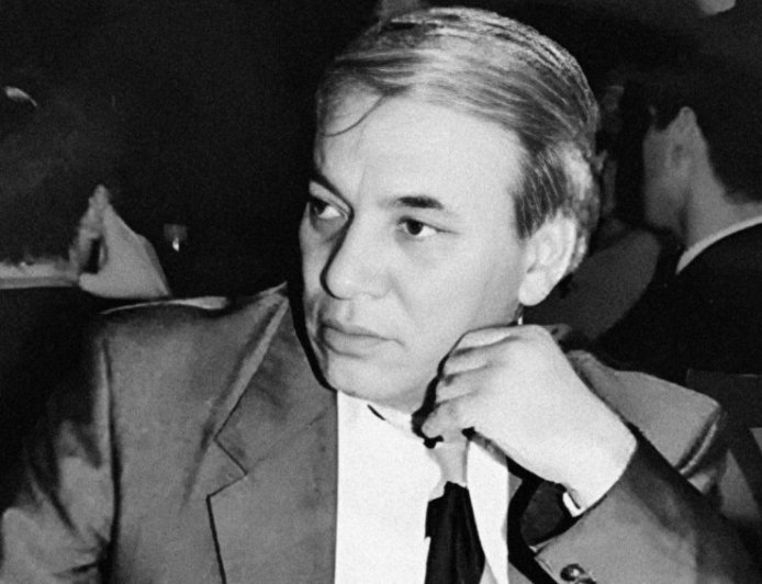 Oyatma mürgülü xatirələri - Nüsrət Kəsəmənlinin şeirləri