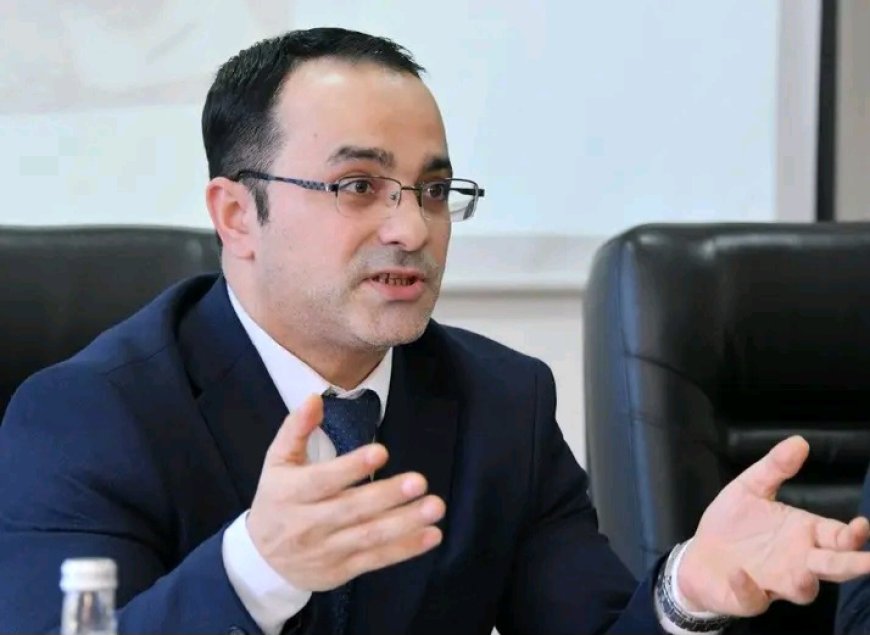 Şəklinə səndən yaxınam - Emin Pirinin şeirləri