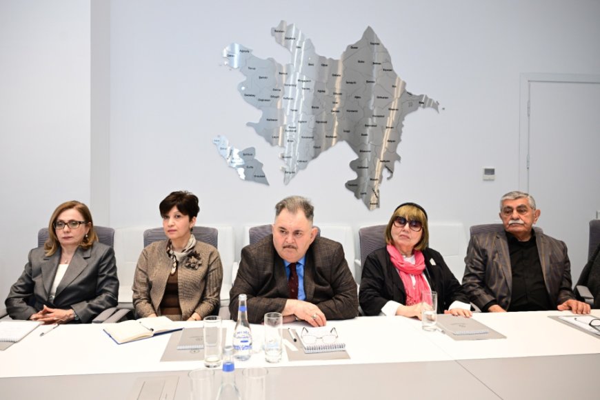 Sənət tənqidi ilə bağlı ictimai müzakirə keçirilib