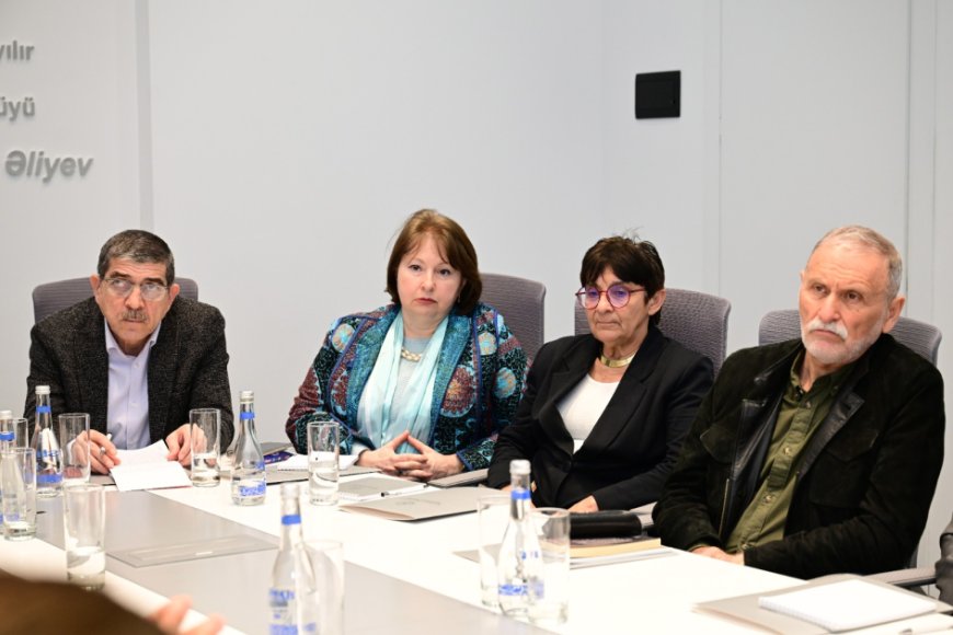 Sənət tənqidi ilə bağlı ictimai müzakirə keçirilib