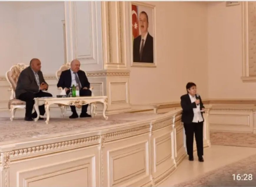 Sumqayıtda Xalq yazıçısı ilə görüş