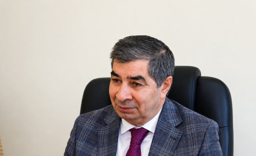 Ədəbiyyatla yaşayan insan.. - Bədirxan Əhmədli yazır