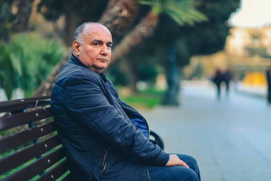 Çiynimizdəki əl - Fəxri Uğurlu Əli Kərimin şeirindən yazır