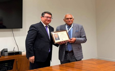 Qazaxıstan Prezidenti azərbaycanlı alimi təltif etdi