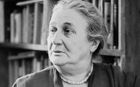 Səsini küləklər gətirir mənə - Anna Axmatovanın şeirləri